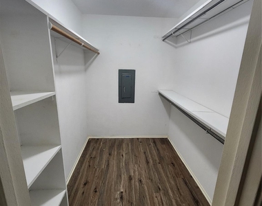 3822 Broken Elm Drive - Photo Thumbnail 10