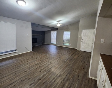 3822 Broken Elm Drive - Photo Thumbnail 4