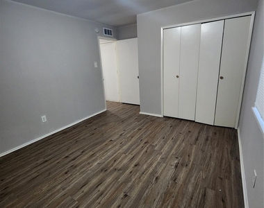 3822 Broken Elm Drive - Photo Thumbnail 20
