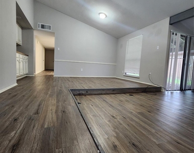 3822 Broken Elm Drive - Photo Thumbnail 5