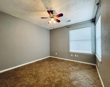 2910 Pioneer Pass - Photo Thumbnail 25