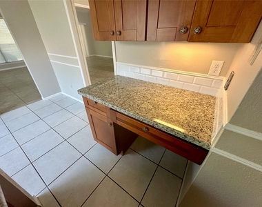 2711 Colony - Photo Thumbnail 6