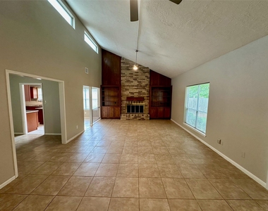 2711 Colony - Photo Thumbnail 3