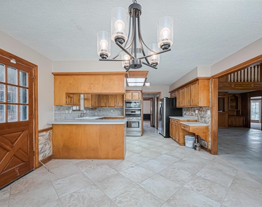 18307 Champion Forest Drive - Photo Thumbnail 8