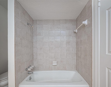 18307 Champion Forest Drive - Photo Thumbnail 25