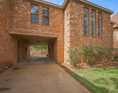 18307 Champion Forest Drive - Photo Thumbnail 45