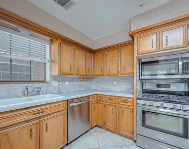 18307 Champion Forest Drive - Photo Thumbnail 9