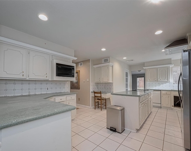 4015 Black Locust Drive - Photo Thumbnail 5