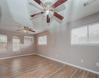 4015 Black Locust Drive - Photo Thumbnail 32
