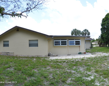 300 Darrow Avenue - Photo Thumbnail 3