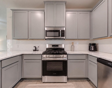22827 Ephesus Avenue - Photo Thumbnail 5