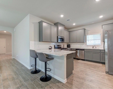 22827 Ephesus Avenue - Photo Thumbnail 8