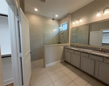 10727 Bridgeport Path Court - Photo Thumbnail 14
