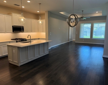 10727 Bridgeport Path Court - Photo Thumbnail 6