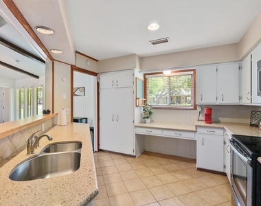1217 Glade Street - Photo Thumbnail 5