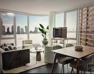 1st Avenue - Photo Thumbnail 2