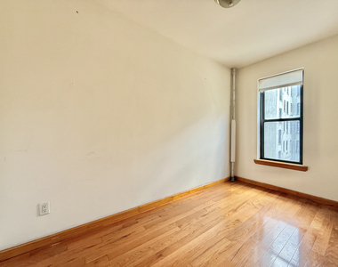 2nd ave/E 14th st - Photo Thumbnail 4