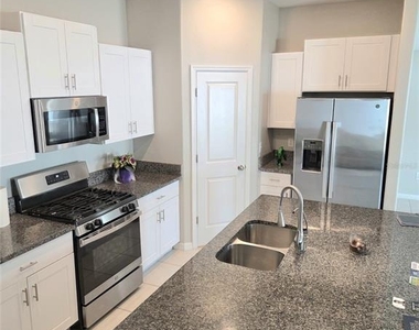 10316 Shady Preserve Drive - Photo Thumbnail 7
