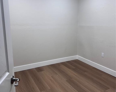 1204 W Alsobrook Street - Photo Thumbnail 5