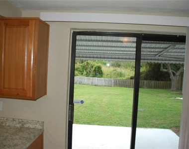 1624 Springdale Drive - Photo Thumbnail 13