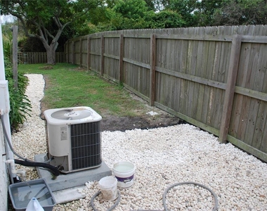1624 Springdale Drive - Photo Thumbnail 24