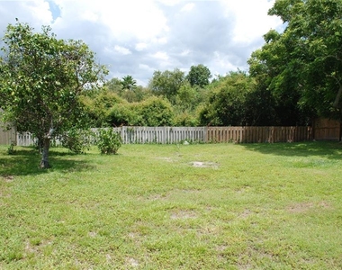 1624 Springdale Drive - Photo Thumbnail 3