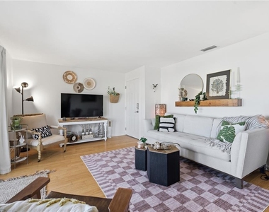 5162 Salmon Drive Se - Photo Thumbnail 1