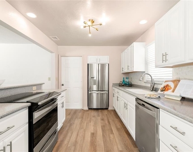297 Monte Cristo Boulevard - Photo Thumbnail 15
