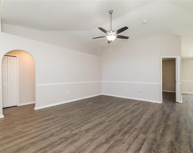 416 Elgin Boulevard - Photo Thumbnail 6