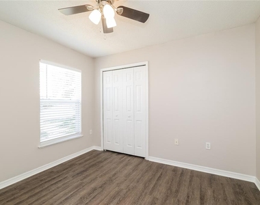 416 Elgin Boulevard - Photo Thumbnail 10
