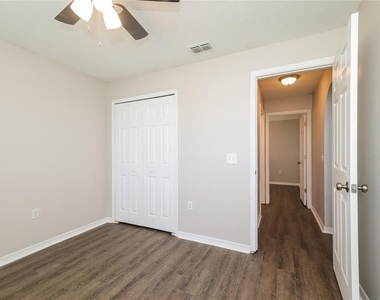 416 Elgin Boulevard - Photo Thumbnail 9