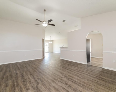 416 Elgin Boulevard - Photo Thumbnail 7