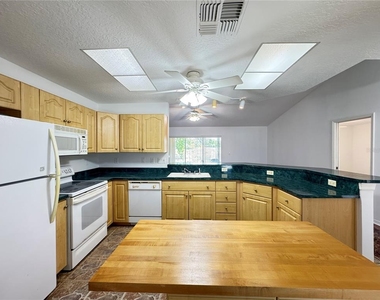21606 Rosewood Court - Photo Thumbnail 6
