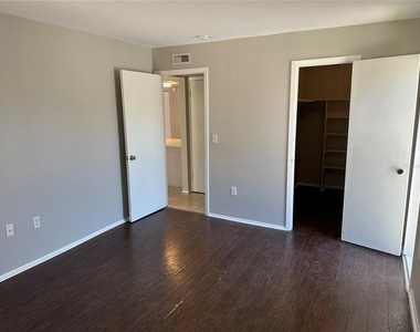 8602 Champlain Court - Photo Thumbnail 5