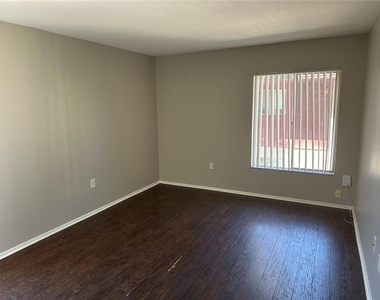 8602 Champlain Court - Photo Thumbnail 4
