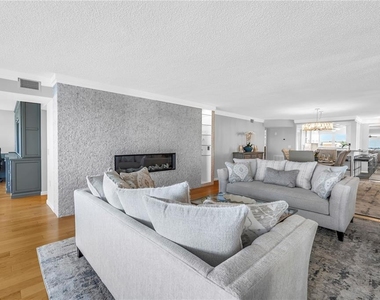 6020 Shore Boulevard S - Photo Thumbnail 17