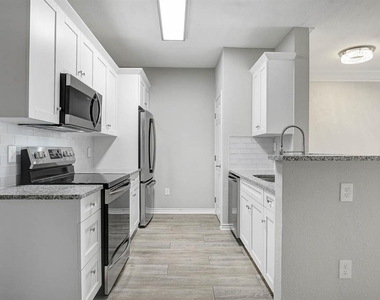 4311 Bayside Village Drive - Photo Thumbnail 3