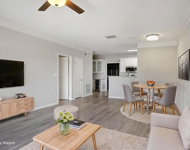 4311 Bayside Village Drive - Photo Thumbnail 10