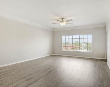 4311 Bayside Village Drive - Photo Thumbnail 8