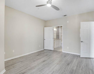 4311 Bayside Village Drive - Photo Thumbnail 14
