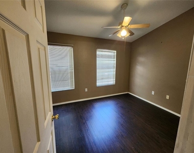 1317 Throckmorton Drive - Photo Thumbnail 14