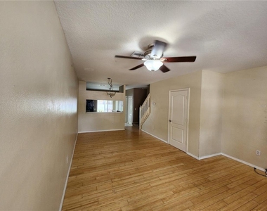 1317 Throckmorton Drive - Photo Thumbnail 4