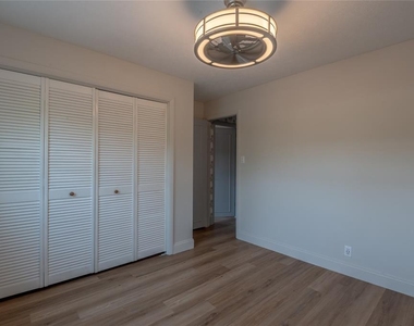 518 Crestover Drive - Photo Thumbnail 20