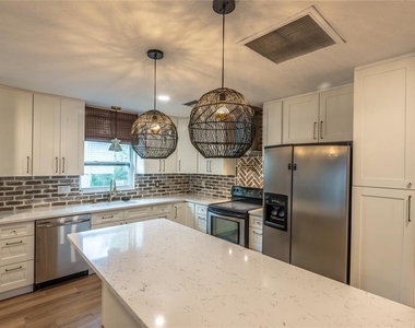 518 Crestover Drive - Photo Thumbnail 6