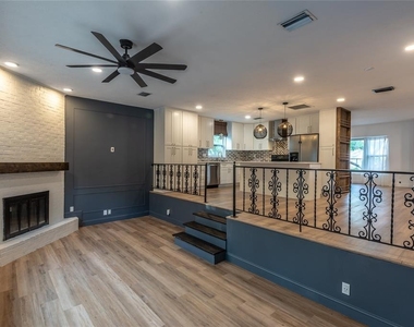518 Crestover Drive - Photo Thumbnail 2