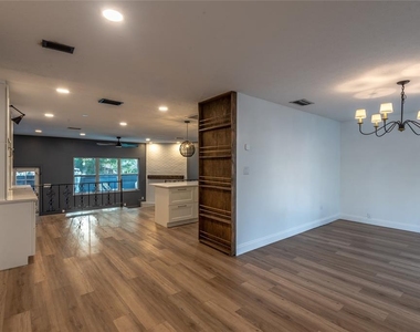 518 Crestover Drive - Photo Thumbnail 10