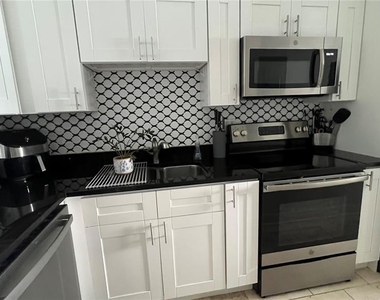 5110 Coquina Key Drive Se - Photo Thumbnail 6