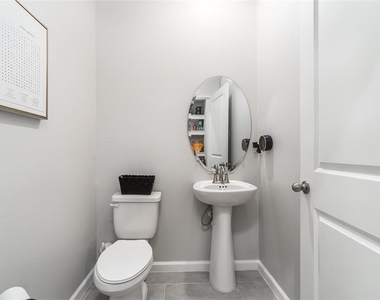 8518 Primrose Willow Place - Photo Thumbnail 11
