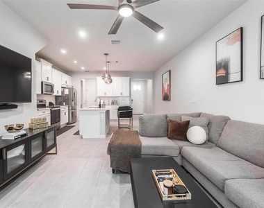 8518 Primrose Willow Place - Photo Thumbnail 15