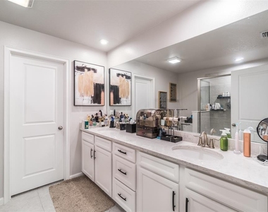 8518 Primrose Willow Place - Photo Thumbnail 21